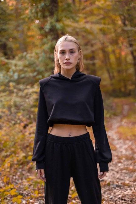 Kadın Vatkalı Kapşonlu Siyah Kısa Sweatshirt