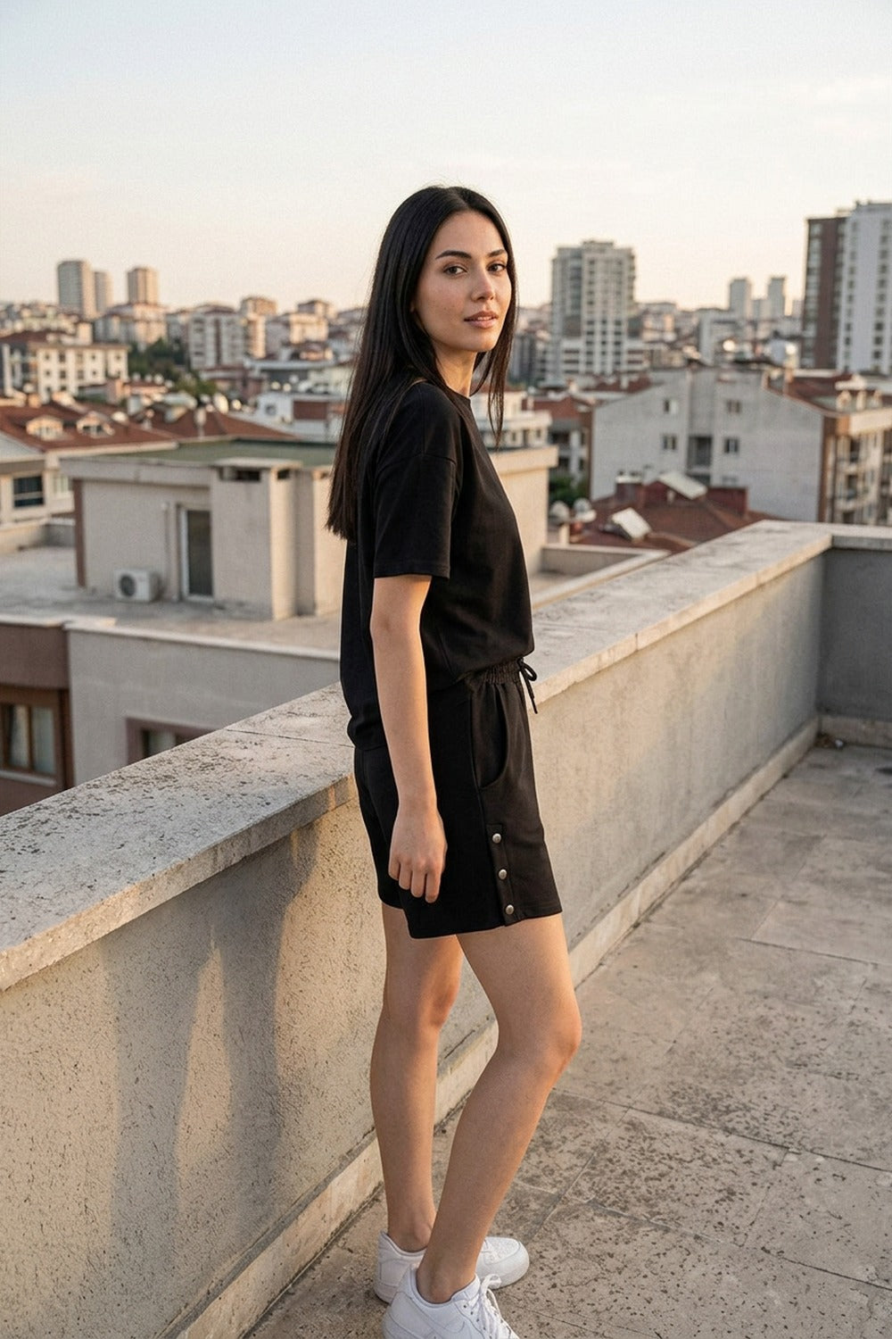 Kadın Bisiklet Yaka Siyah T-Shirt